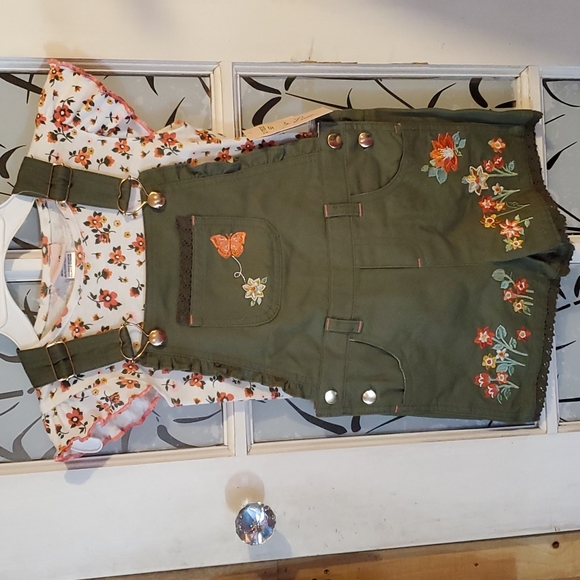 Little Lass Overalls Short and shirt Green butterflies flowers Ruffles size 6